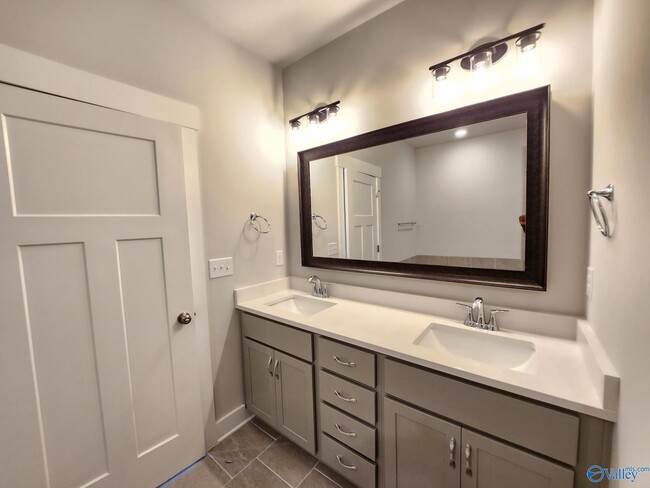 Building Photo - 137 Rugby Dr