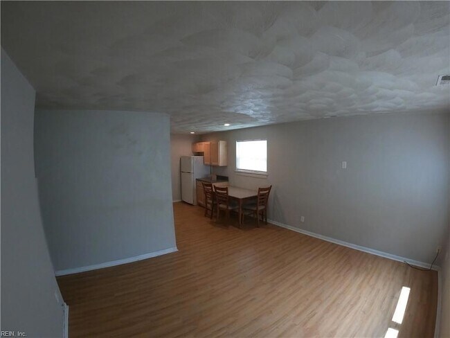 Building Photo - 1406 W 39th St