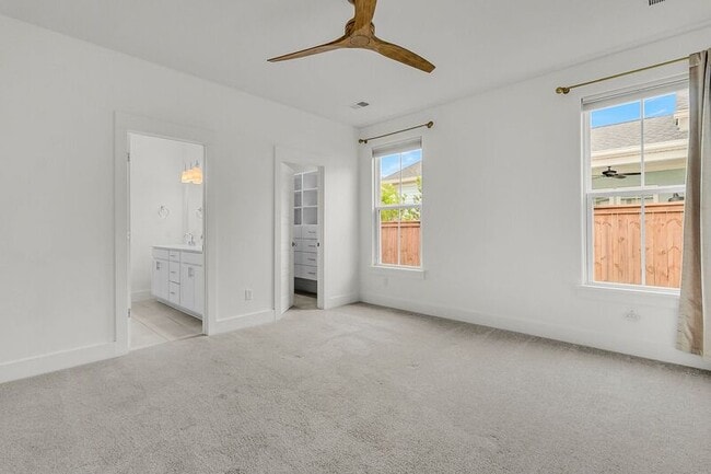 Building Photo - 102 True Blue Lp