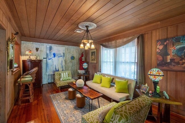 Building Photo - 1016 N E St