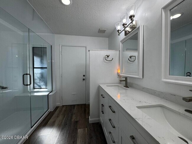 Building Photo - 1508 Poplar Dr