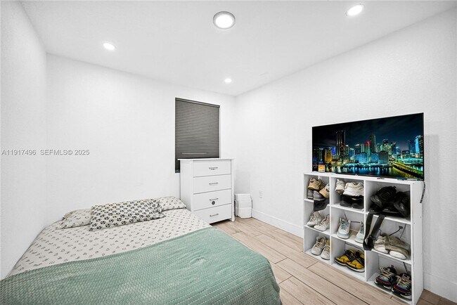 Building Photo - 6501 SW 4th St