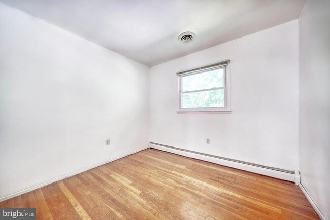 Building Photo - 14307 Bismark Ave