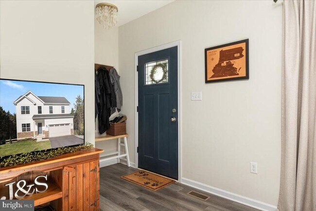 Building Photo - 321 Whispering Echos Dr