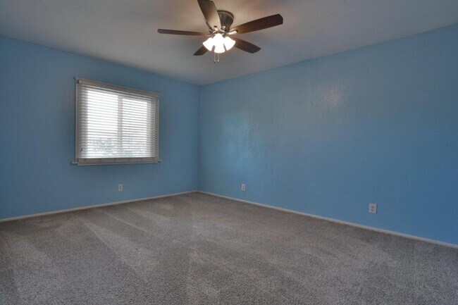 Building Photo - 815 7th St