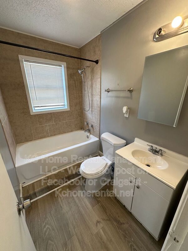 Building Photo - 8044 Wabash Ave