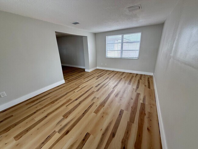 Building Photo - PRICE REDUCED- Beautifully Updated 2/2 Home!