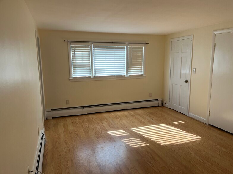 Building Photo - 31 Bridge St