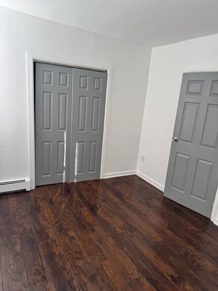 Building Photo - 424 E Girard Ave
