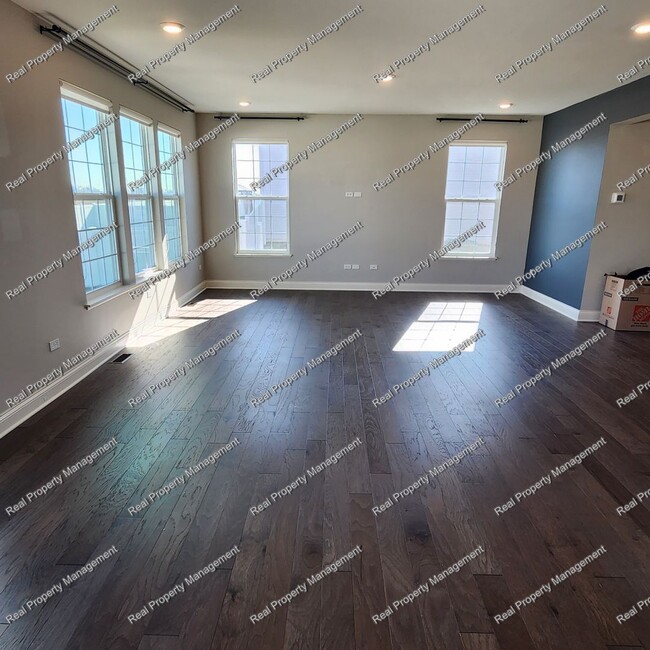 Building Photo - Gorgeous Cedar Lake 4 Bedroom Home
