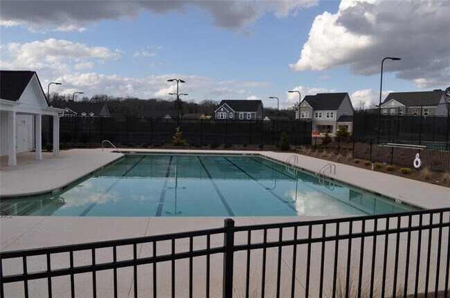 Building Photo - 5745 Thornton Dr