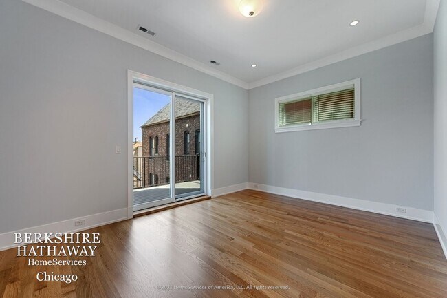 Building Photo - 1235 N Greenview Ave