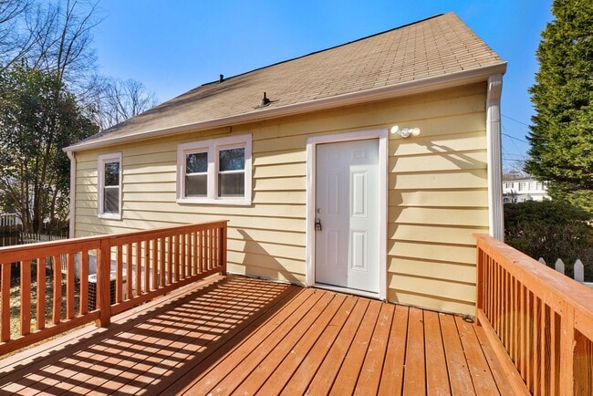 Building Photo - 1015 Martin St