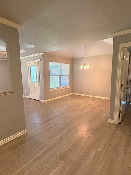 Building Photo - 1123 Springhill Rd