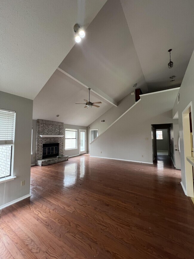 Building Photo - 3210 Festus Dr