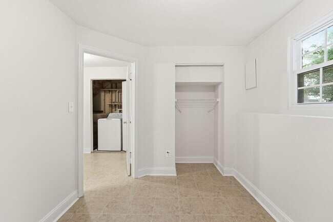 Building Photo - 3031 Antrim Cir