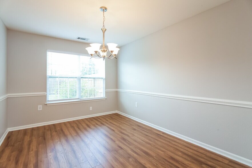 Building Photo - 717 Overlook Rd