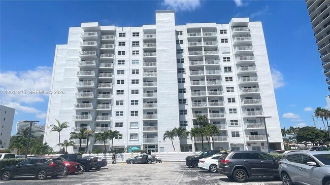 Building Photo - 200 S Birch Rd