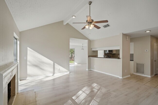 Building Photo - 4522 Alamo Ave