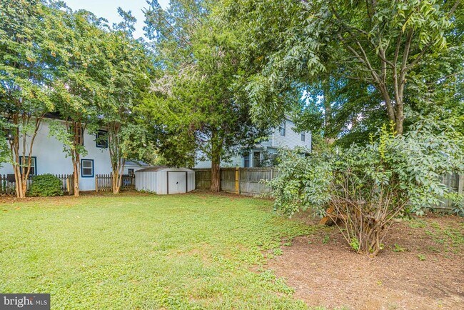 Building Photo - 1 S Cherry Grove Ave