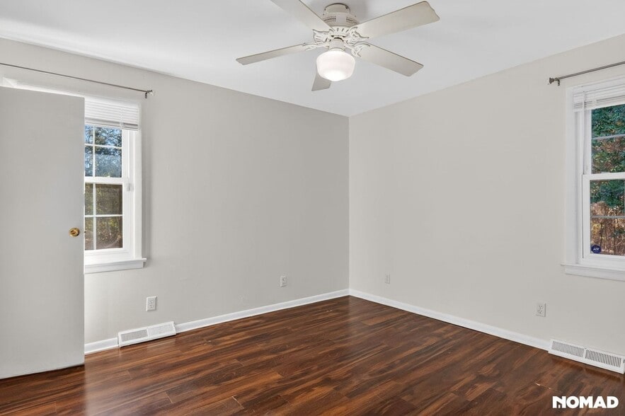 Building Photo - 215 N Pine St