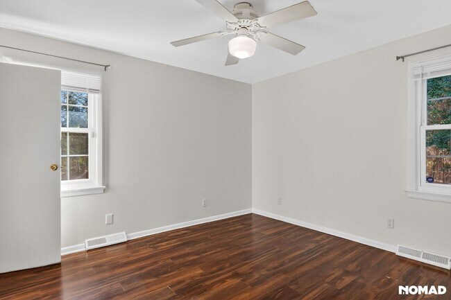 Building Photo - 215 N Pine St