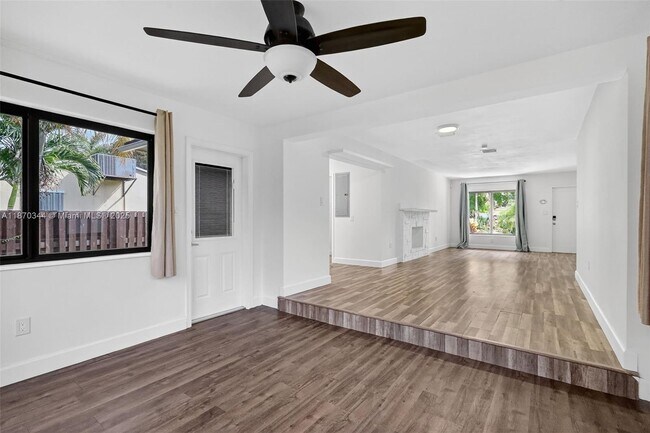 Building Photo - 606 N 28th Ave