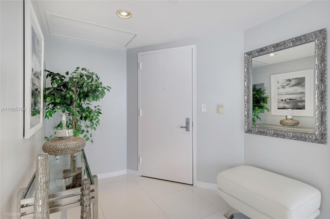 Building Photo - 495 Brickell Ave