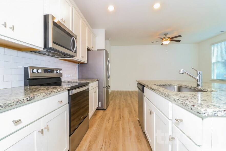 Building Photo - 459 Rosemary Park Ln