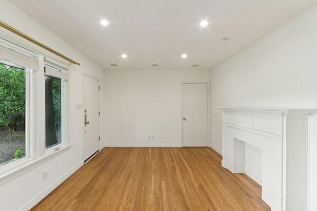 Building Photo - 1303 Morrow St