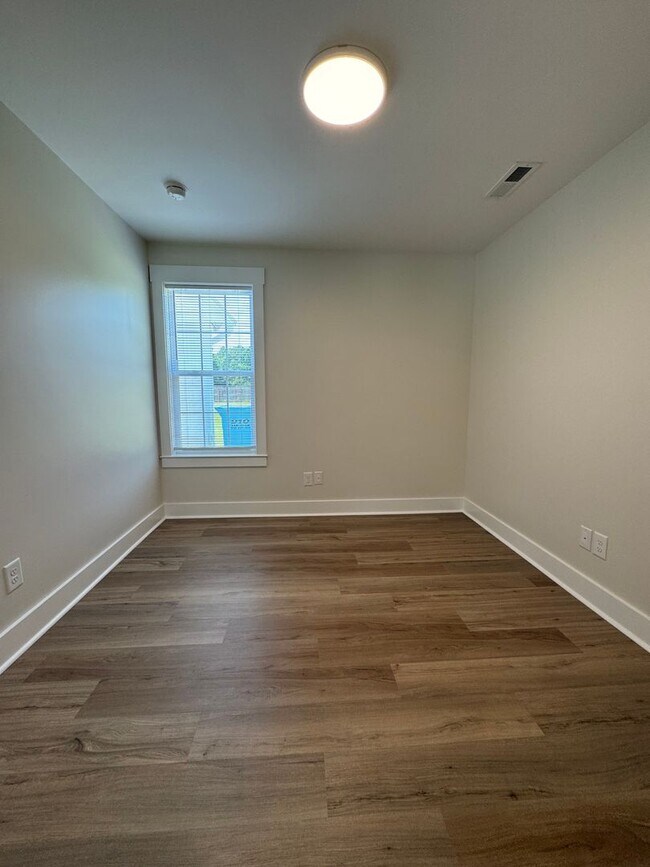 Building Photo - 503 Pecan Tree Ln