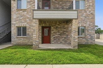 Building Photo - 514 E Hazelwood St