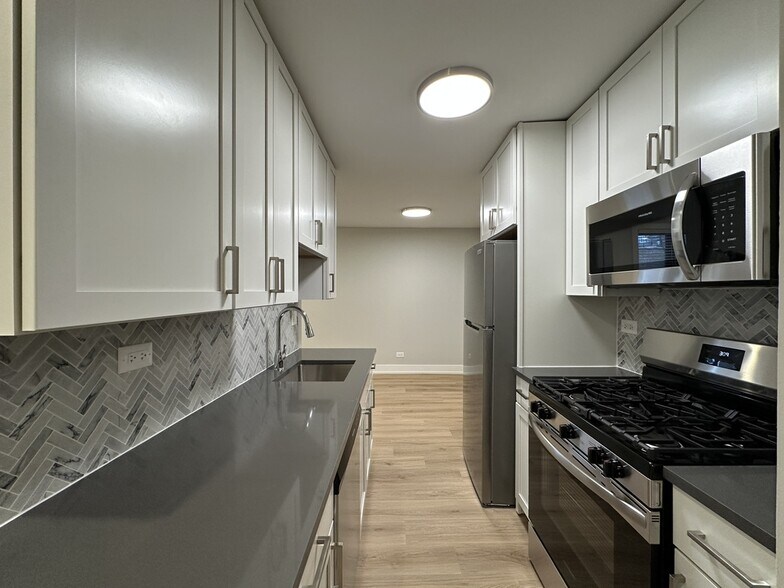 Building Photo - 531 W Aldine Ave