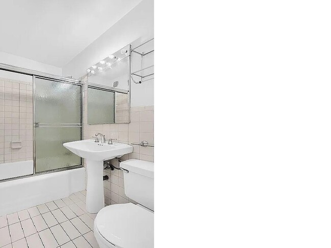 Building Photo - 35-20 Leverich St