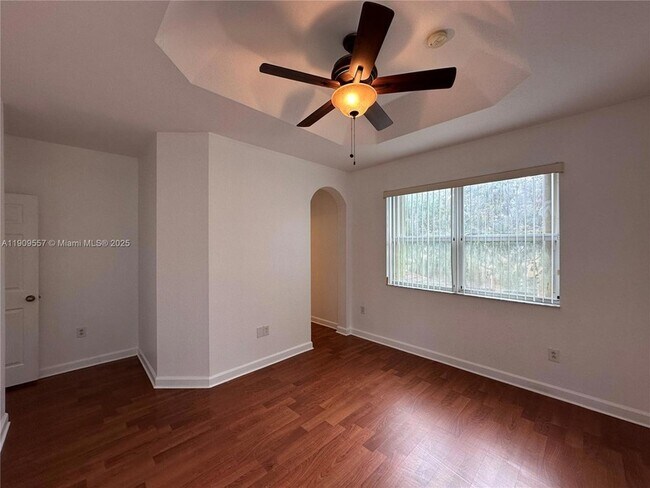 Building Photo - 3370 NE 14th Dr