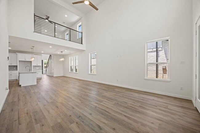 Building Photo - 220 E Park Dr