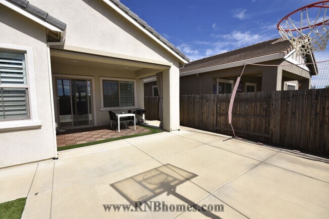 Building Photo - 5121 Creekhollow Way