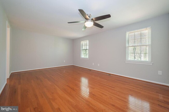 Building Photo - 5725 Walnut Wood Ln