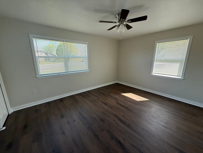 Building Photo - Renovated 3-bedroom house!  Housing accepted!