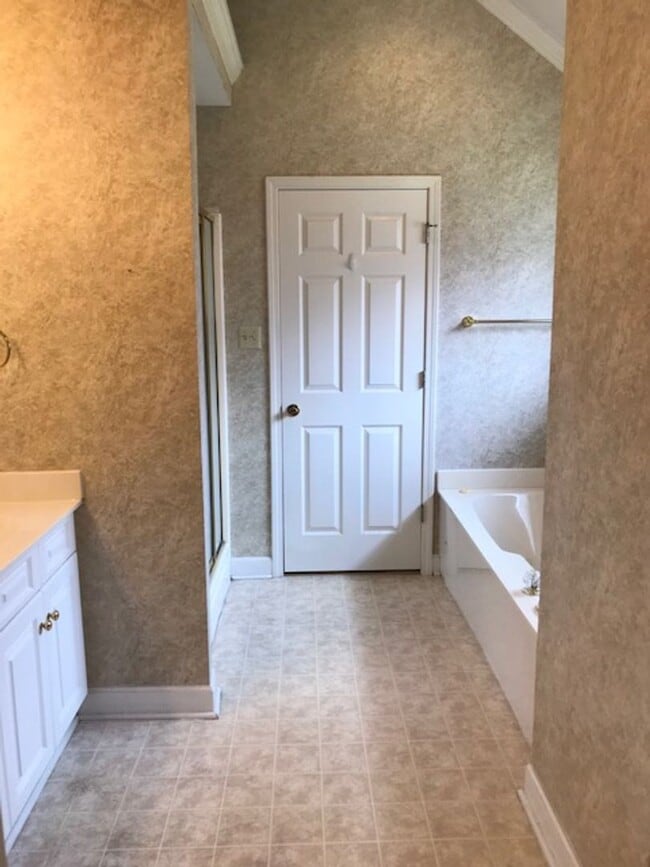 Building Photo - Keys to happiness