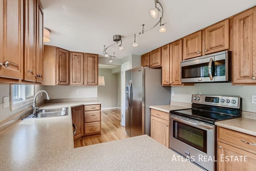 Building Photo - 1719 Hotchkiss Dr