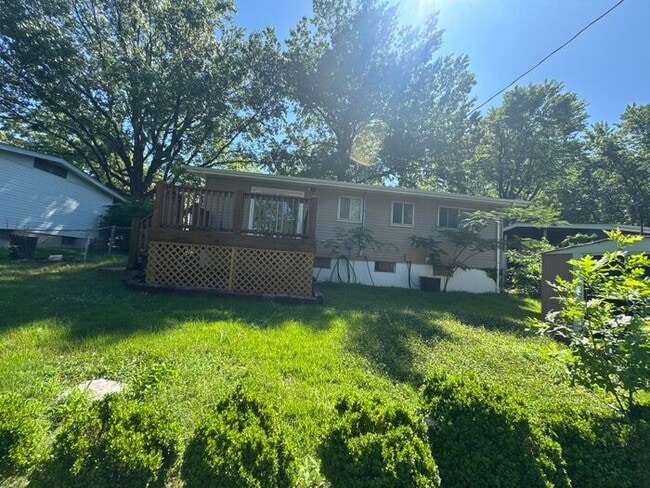 Building Photo - Three Bed 1 Bath Home
