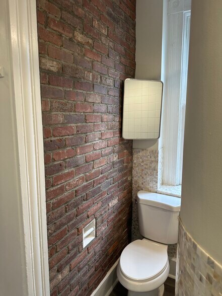 Building Photo - 81 Warren St