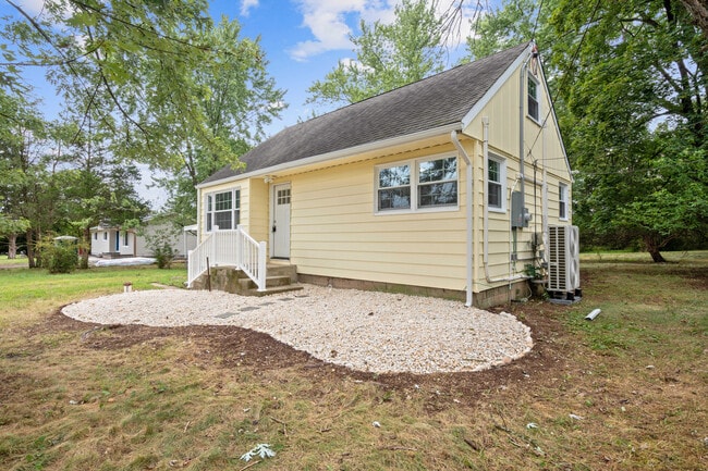 Building Photo - 60 Ellison Rd