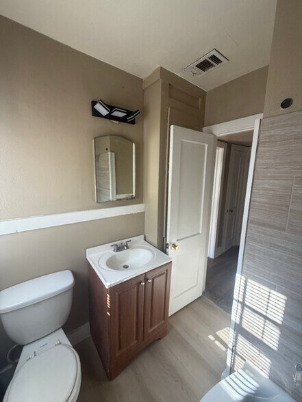 Building Photo - 510 Avondale Ct