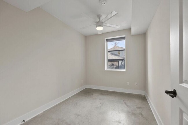 Building Photo - 1185 Gustavus Ln