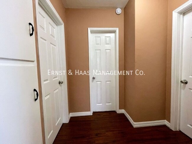 Building Photo - 1401 N Bullis Rd