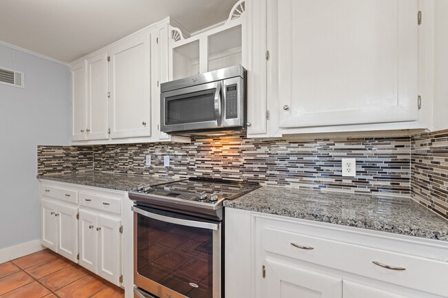 Building Photo - 22 E Hawthorne St