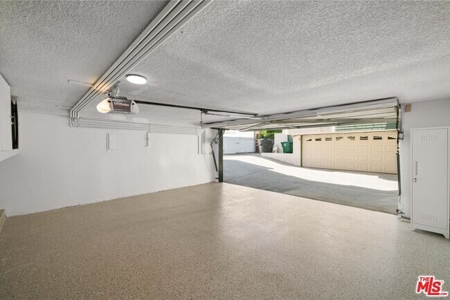 Building Photo - 9509 W Olympic Blvd
