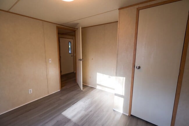 Building Photo - 6626 Moss Rose Dr
